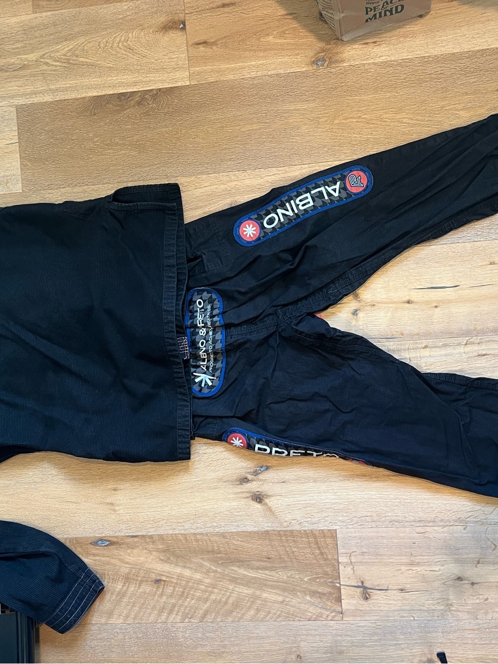 Albino and Preto Black Men's Brazilian Jiu-Jitsu Gi - Picture 2 of 4